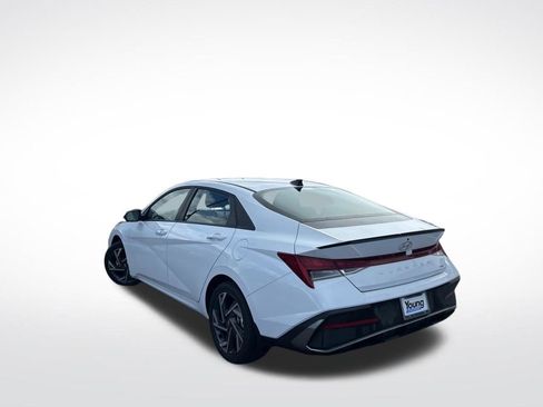 Used 2025 Hyundai Elantra SEL FWD image 7