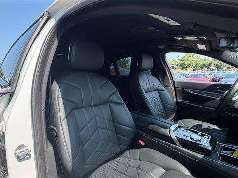 Used 2023 BMW 760i xDrive w/ Executive Package AWD/4WD image 19