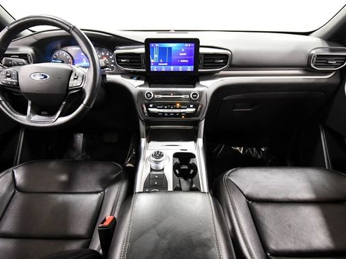 Used 2020 Ford Explorer XLT w/ Equipment Group 202A AWD/4WD image 3