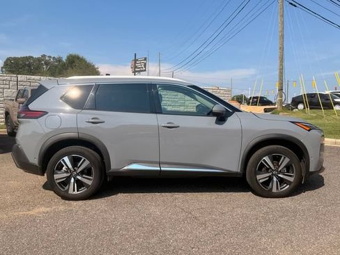 Used 2023 Nissan Rogue SL w/ SL Premium Package FWD image 6