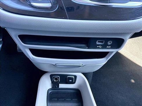 Used 2018 Chrysler Pacifica Touring Plus image 23