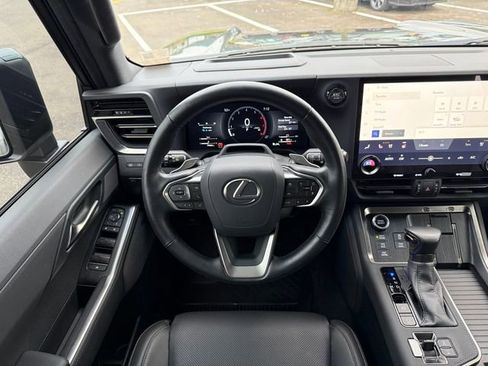 Used 2024 Lexus GX 550 image 19