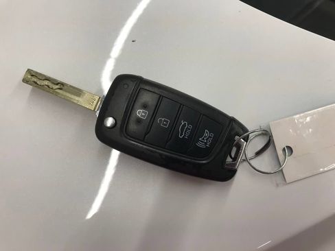 Used 2023 Hyundai Elantra SE image 34