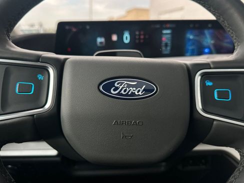 Used 2025 Ford Expedition Active AWD/4WD image 28