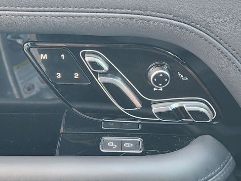 Used 2019 Land Rover Range Rover HSE image 21