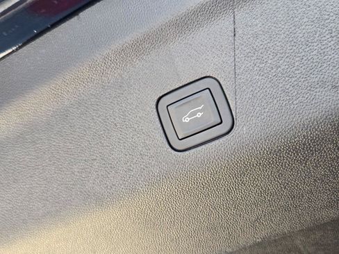 Used 2026 Chevrolet Tahoe High Country RWD image 32