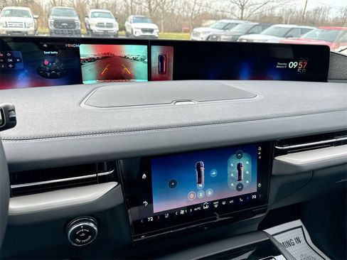 New 2025 Lincoln Navigator Reserve image 18