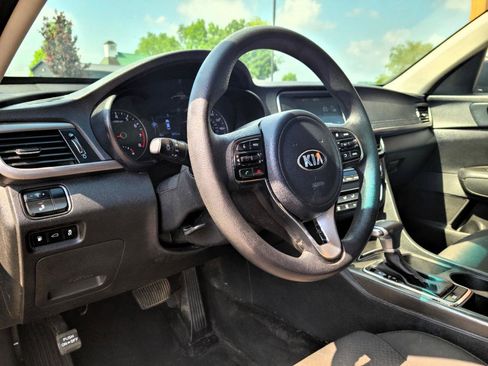 Used 2018 Kia Optima LX w/ 17" Alloy Wheels Package FWD image 8