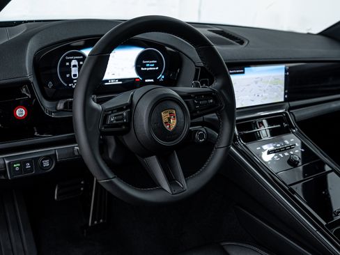 Certified 2025 Porsche Panamera 4 image 14