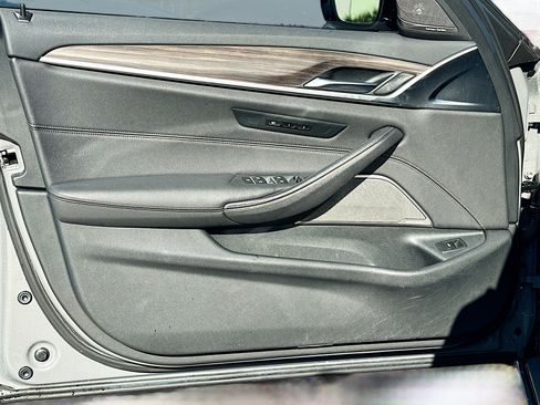 Used 2021 BMW 530i w/ Premium Package image 22