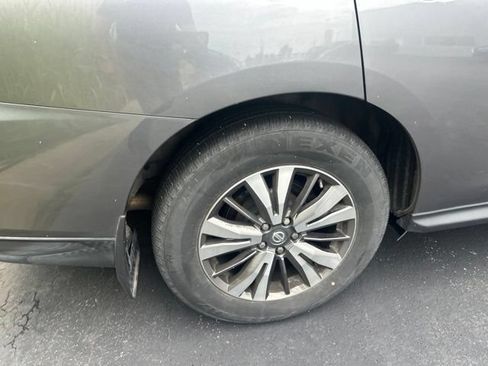 Used 2018 Nissan Pathfinder S AWD/4WD image 10