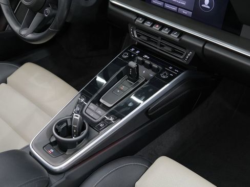 Used 2022 Porsche 911 Turbo image 33