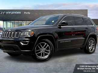 Used 2018 Jeep Grand Cherokee Laredo image 1