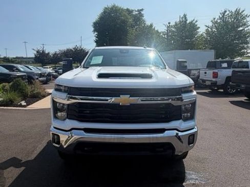 Used 2025 Chevrolet Silverado 2500 LT w/ Convenience Package AWD/4WD image 3