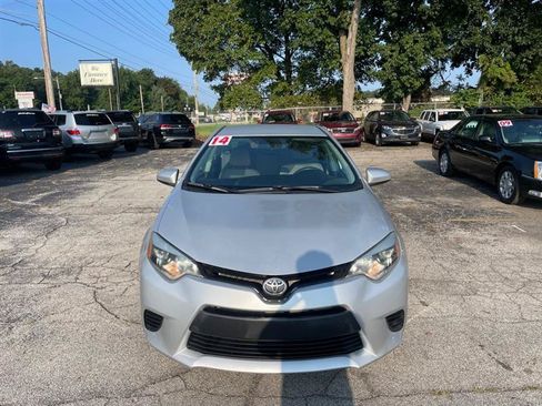 Used 2014 Toyota Corolla LE FWD image 2