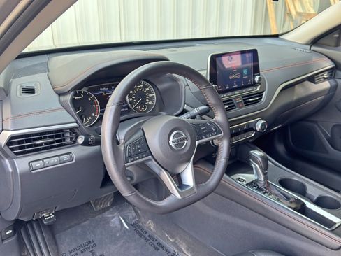 Used 2022 Nissan Altima 2.5 SR FWD image 12