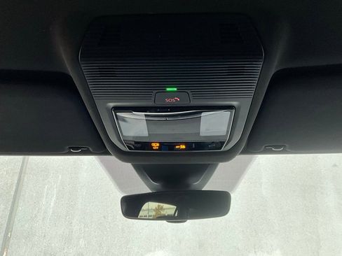 Used 2025 Volkswagen Atlas Cross Sport SE image 16