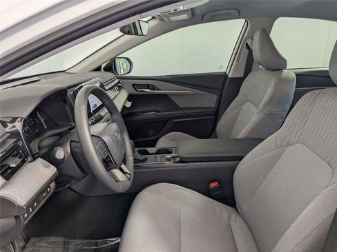 Used 2026 Toyota Camry LE w/ Convenience Package FWD image 8