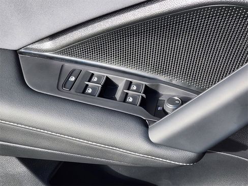 New 2026 Volkswagen Tiguan SE image 4