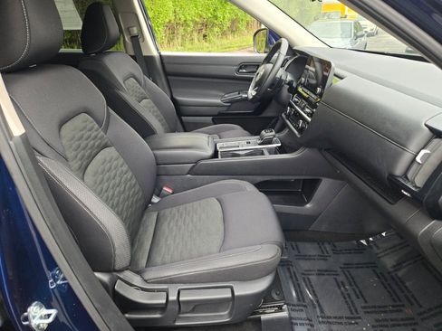 Used 2025 Nissan Pathfinder SV FWD image 7