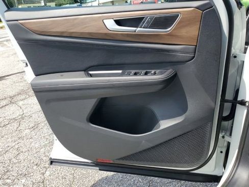 Certified 2025 Volkswagen Atlas SE FWD image 29