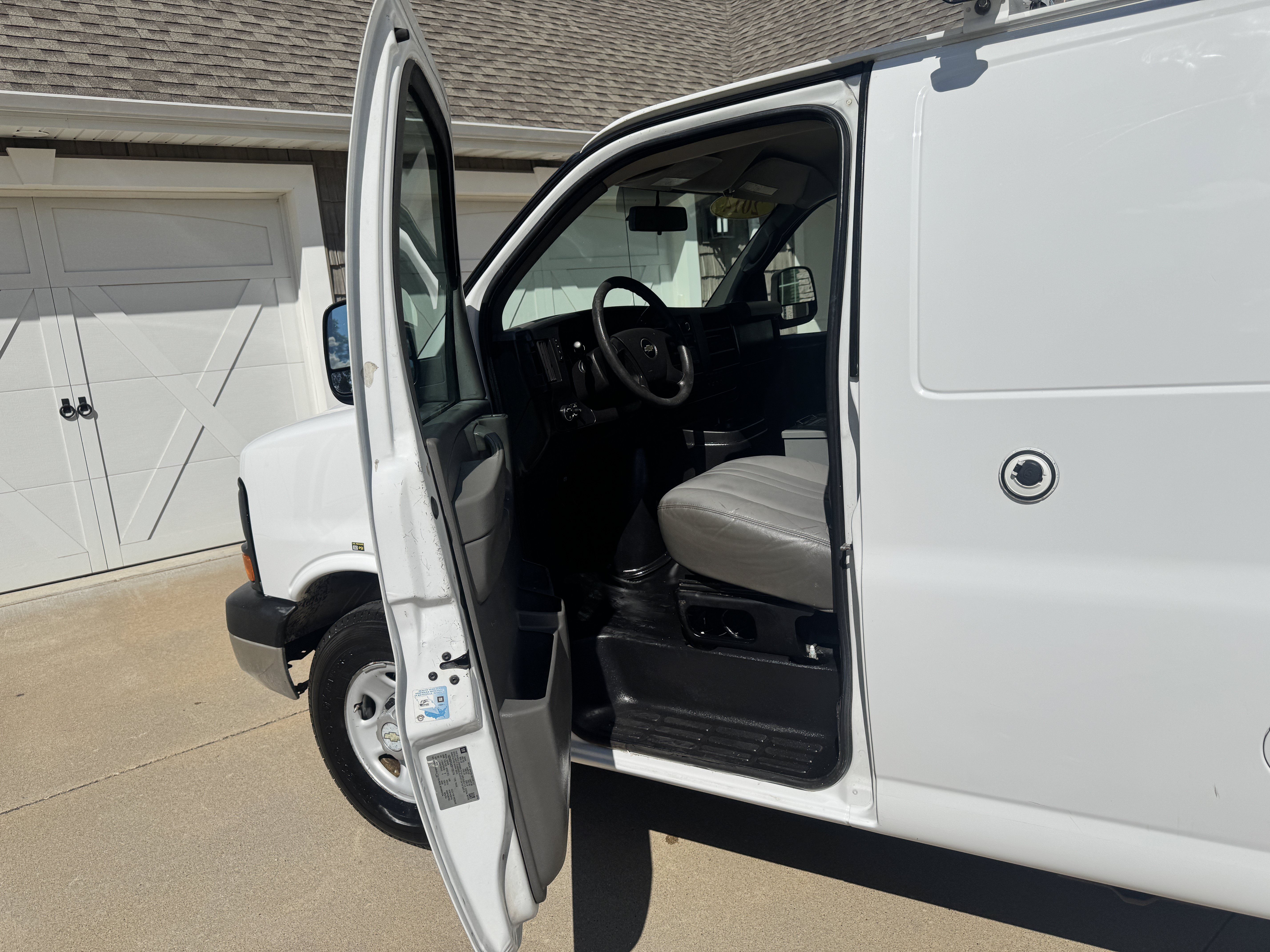 Used 2014 Chevrolet Express 2500 RWD image 11