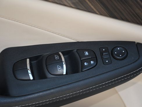 Used 2018 Nissan Maxima Platinum image 11