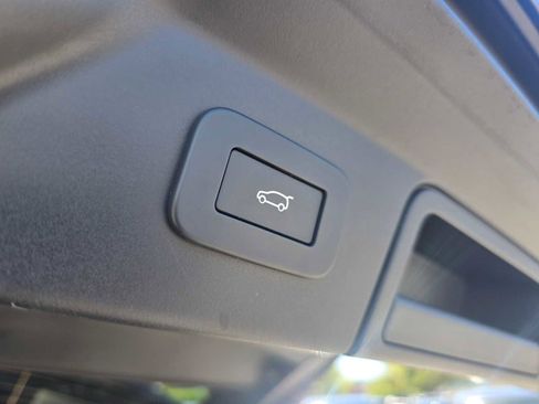 Used 2026 Land Rover Range Rover Velar Dynamic SE AWD/4WD image 15