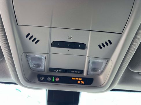 Used 2023 GMC Terrain SLT image 34