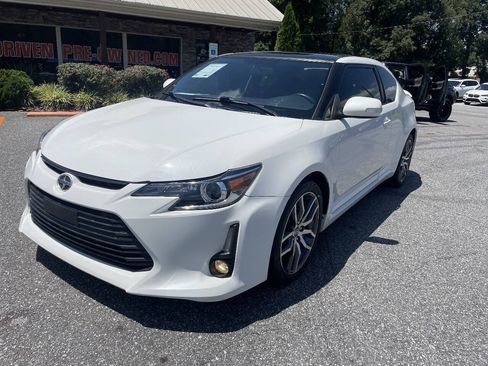 Used 2015 Scion tC FWD image 4