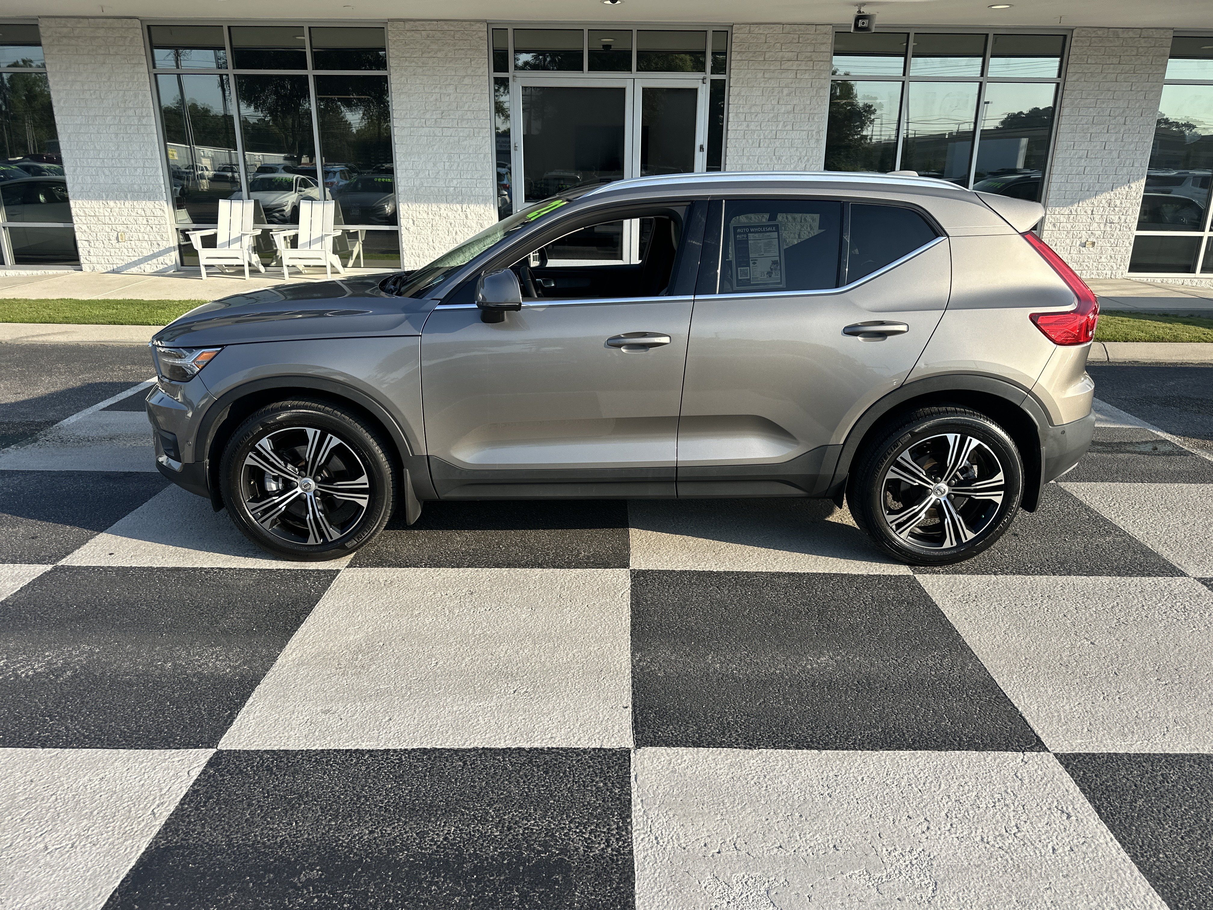 Used 2021 Volvo XC40 T4 Inscription w/ Advanced Package FWD image 1
