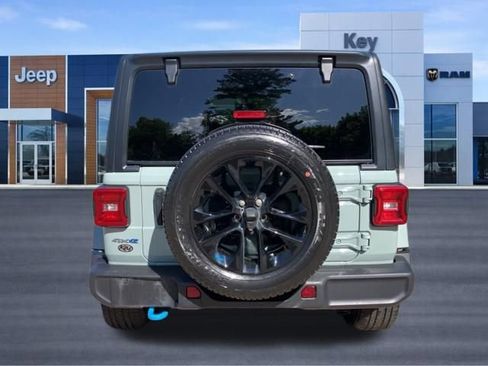 Used 2023 Jeep Wrangler Unlimited Sahara w/ Cold Weather Group AWD/4WD image 8