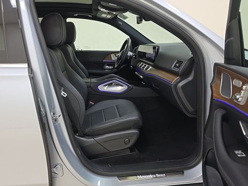 Used 2025 Mercedes-Benz GLE 450 4MATIC w/ Winter Package image 11