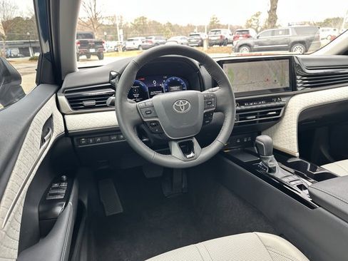 Used 2026 Toyota Camry XLE image 27