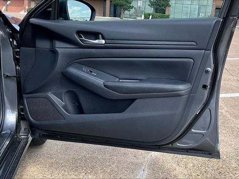 Used 2025 Nissan Altima 2.5 SV FWD image 26