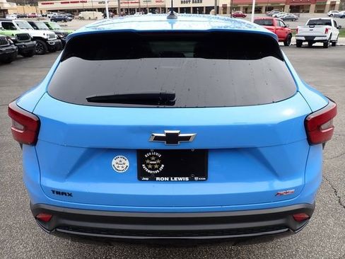 Used 2024 Chevrolet Trax RS w/ Sunroof Package image 4