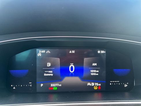 Used 2022 Volkswagen Tiguan SE w/ Panoramic Sunroof Package image 8