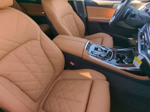 New 2026 BMW X7 xDrive40i w/ Premium Package image 11