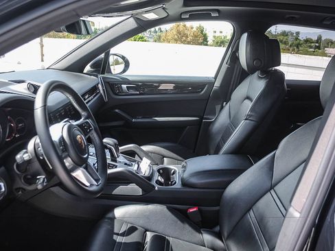 Used 2019 Porsche Cayenne S w/ Premium Package AWD/4WD image 18