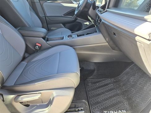 New 2026 Volkswagen Tiguan SE R-Line image 12