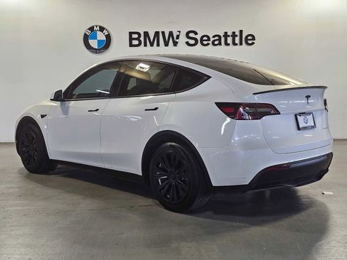 Used 2023 Tesla Model Y AWD image 4