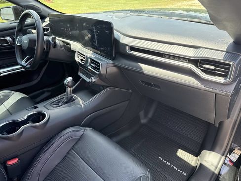 Used 2025 Ford Mustang GT Premium RWD image 27