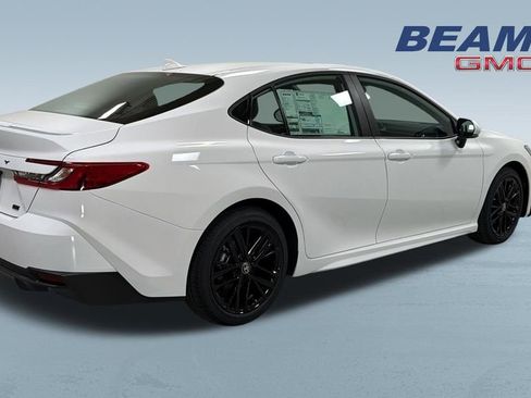 Used 2026 Toyota Camry SE image 5