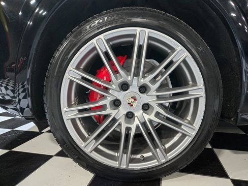Used 2013 Porsche Cayenne GTS image 5