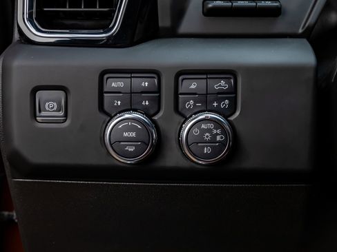 Used 2024 GMC Sierra 3500 Denali Ultimate image 21