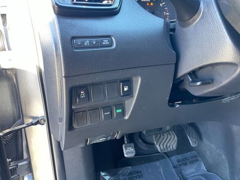 Used 2018 Nissan Rogue S image 23