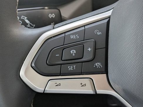 Used 2022 Volkswagen Taos SEL image 24