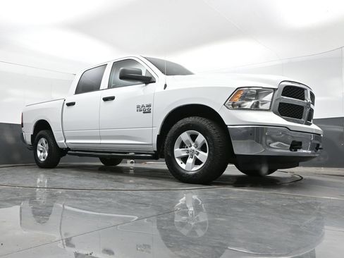 Used 2022 RAM 1500 Classic SLT AWD/4WD image 39