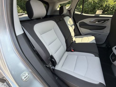 Used 2024 GMC Terrain SLE w/ Driver Convenience Package FWD image 18