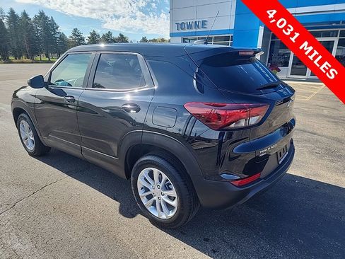 Used 2025 Chevrolet TrailBlazer LS image 3